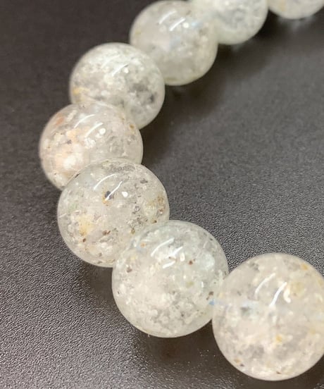 白雲母入り水晶　12.5㎜のブレスレット