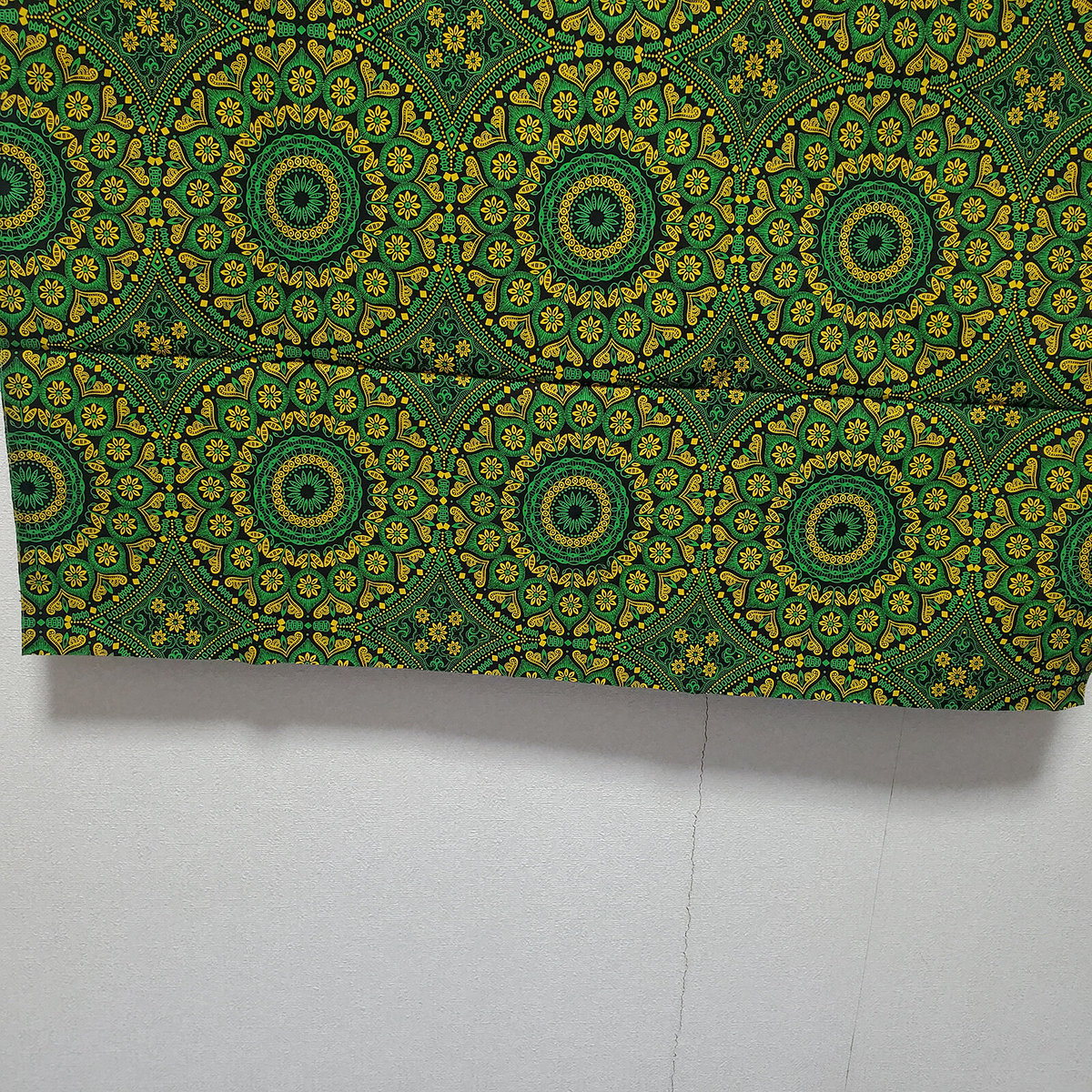 アフリカ・ジンバブエ製 ろうけつ染め布（140cm×200cm） アフリカ