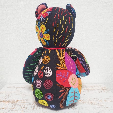 手刺繍＆アップリケのお座りベア（クマ）ギフト