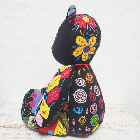 手刺繍＆アップリケのお座りベア（クマ）ギフト