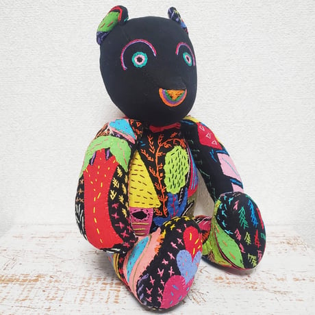 手刺繍＆アップリケのお座りベア（クマ）ギフト