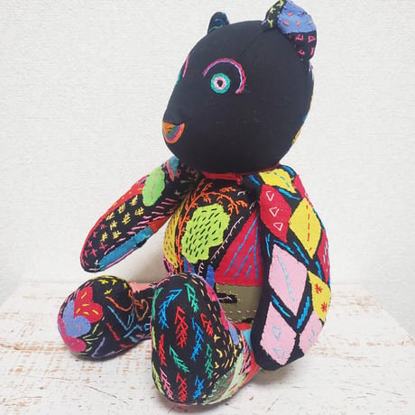 手刺繍＆アップリケのお座りベア（クマ）ギフト