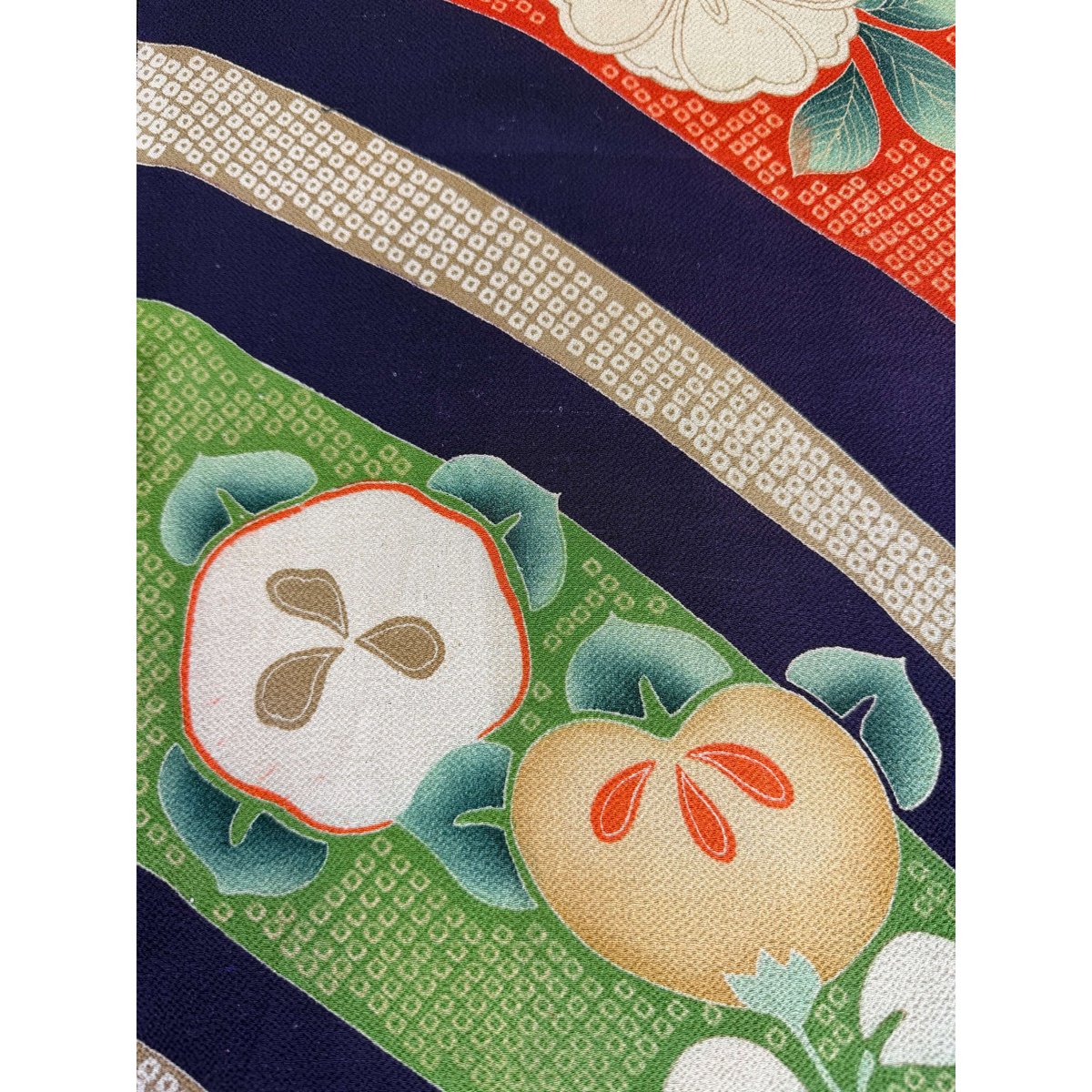 半額SALE¥1890→¥945）正絹縮緬大判ハギレ（S11） | 鎌倉かぐら