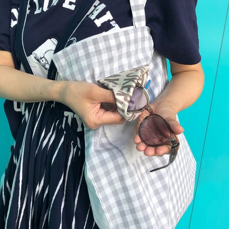 アイウェアが拭けるエコバッグ　　　　　　　　moteru (左手で持ちたい方)