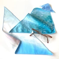 アイウエアが拭けるハンカチ　　　　　　　　　　　　沖縄の海と空 - 三角
