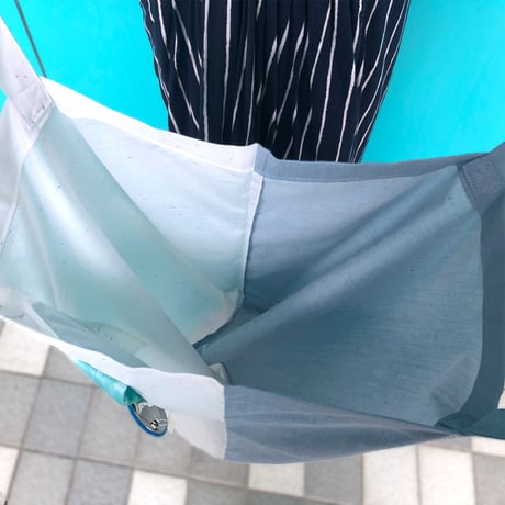 アイウェアが拭けるエコバッグ　　　　　　　　moteru (左手で持ちたい方)