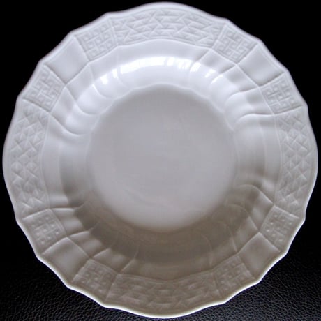 レリーフ皿18.5㎝（在庫1）