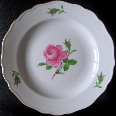 Meissen's rose & white porcelain STORE