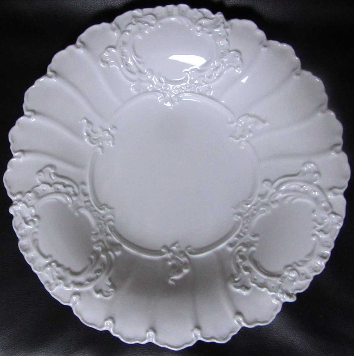 入荷2枚）マイセン白磁 レリーフ皿 | Meissen's rose & white por...