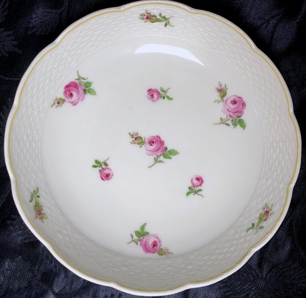 プチローズB（オツィエレリーフ・網目皿） | Meissen's rose & white p