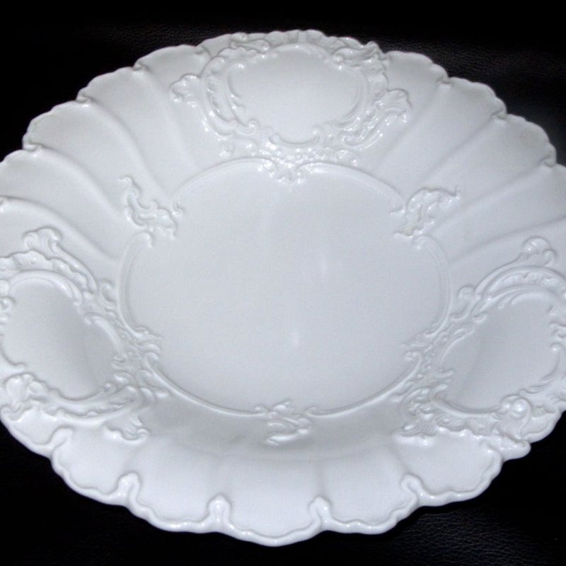 入荷2枚）マイセン白磁 レリーフ皿 | Meissen's rose & white por...