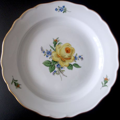マイセン イエローローズと勿忘草　レリーフ　デザート皿 CATEGORY マイセンローズ | Meissen's rose & white porce