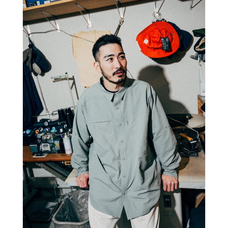 SQUEEZED DESIGN SUPPLEX NYLON ACTIVE SHIRT | UN