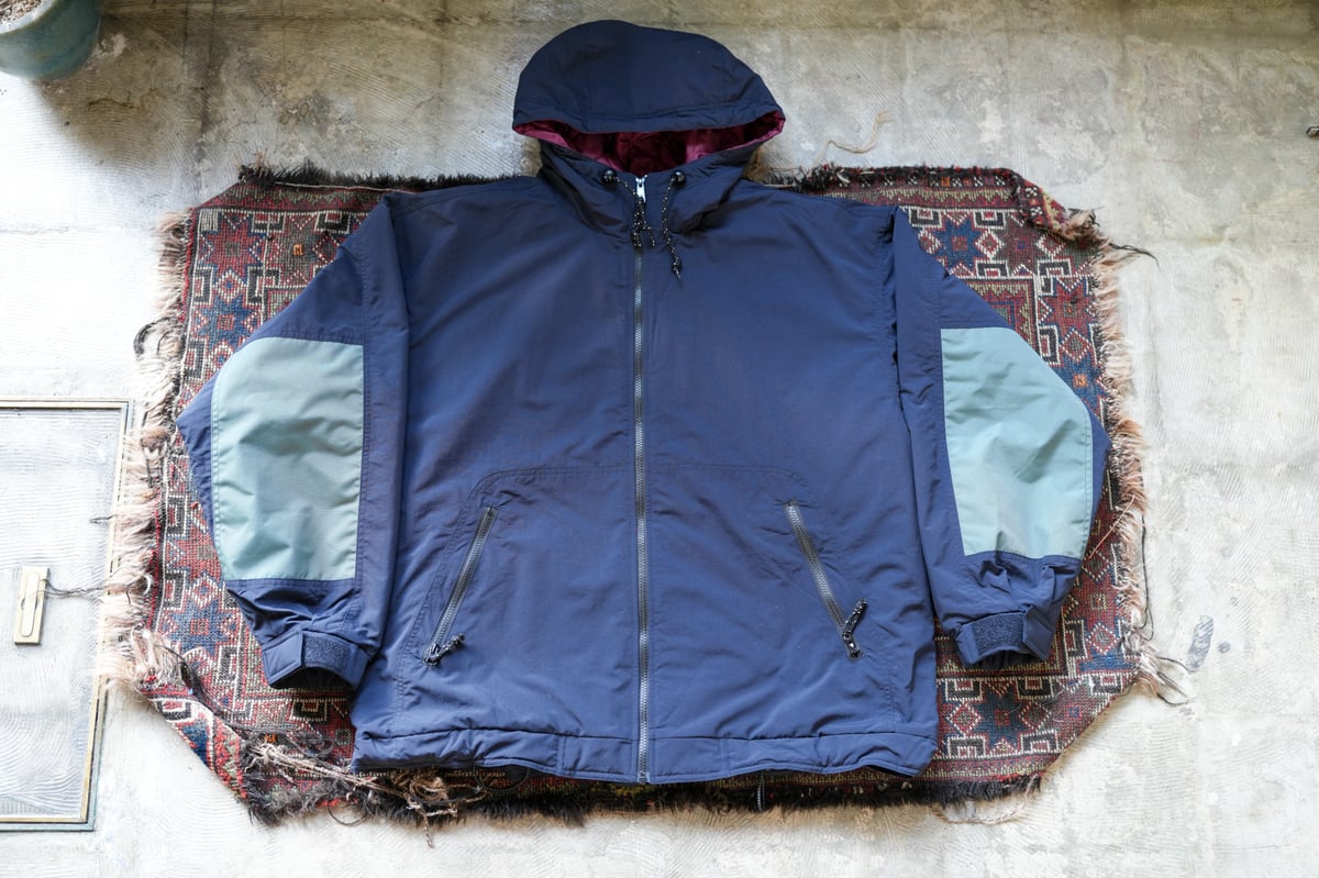 SQUEEZED DESIGN QUILTING LINED HOODED JACKET |