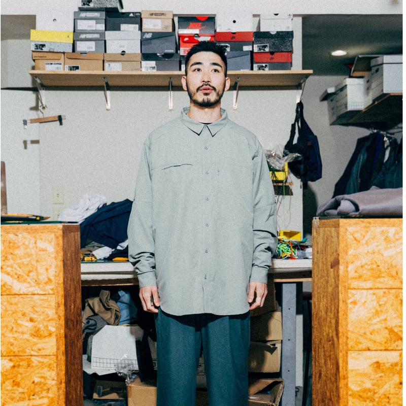 SQUEEZED DESIGN SUPPLEX NYLON ACTIVE SHIRT | UN