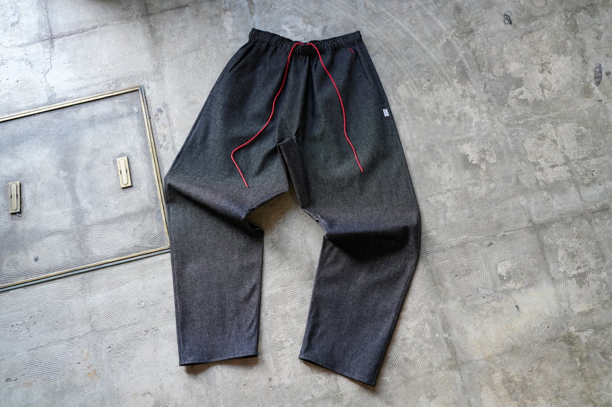 ACTIVE EASY PANTS BLACK DENIM | UNSLACKS STORE