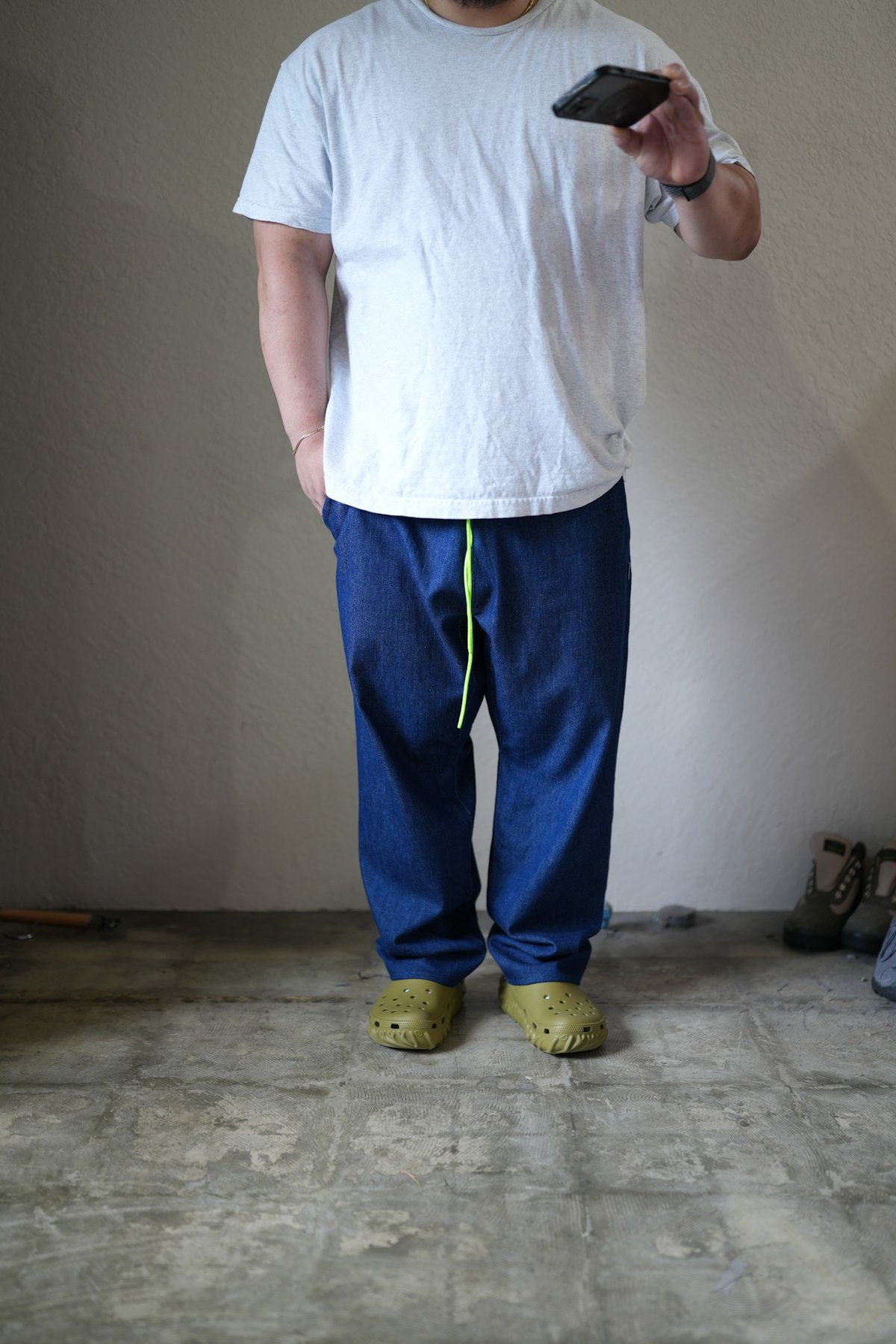 ACTIVE EASY PANTS BLEACHED DENIM | UNSLACKS STORE ACTIVE EASY PANTS BLEACHED DENIM | UNSLACKS STORE