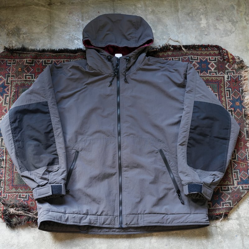 SQUEEZED DESIGN QUILTING LINED HOODED JACKET |