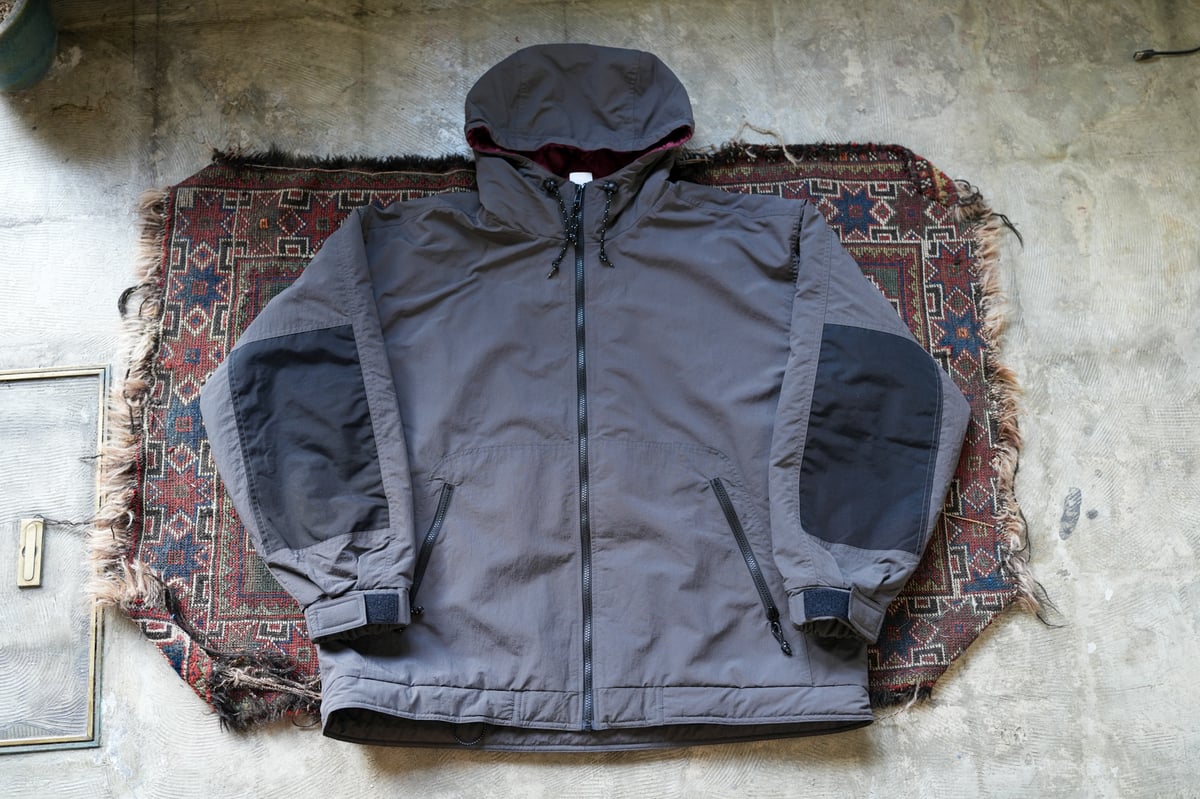 SQUEEZED DESIGN QUILTING LINED HOODED JACKET |