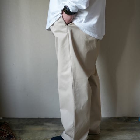 SQUEEZED DESIGN 2TUCK CHINO PANTS