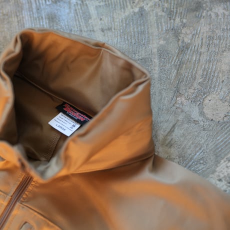 SQUEEZED DESIGN WIND SHIRT