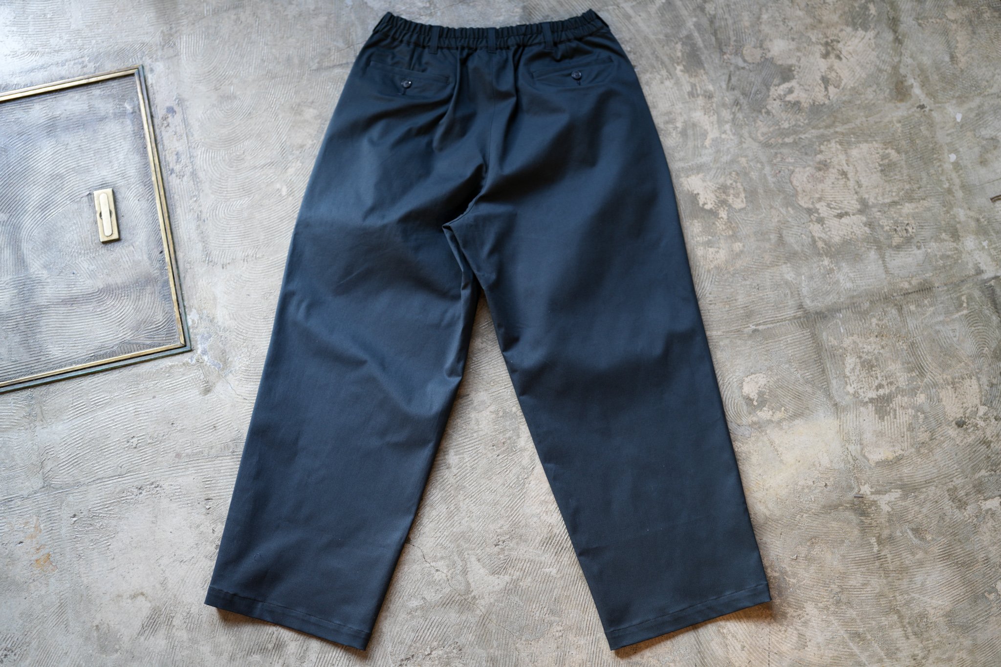 SQUEEZED DESIGN 2TUCK CHINO PANTS | UNSLACKS STORE
