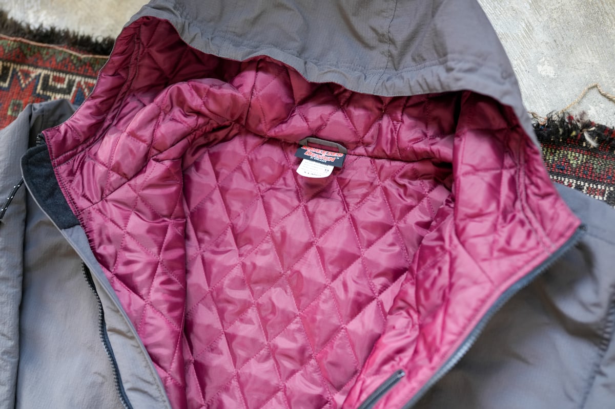 SQUEEZED DESIGN QUILTING LINED HOODED JACKET |