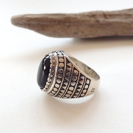再入荷＊goods＊MANANAS JEWELRY-マナナス ジュエリー-Armadilo Tri Stone Ring (Onyx)