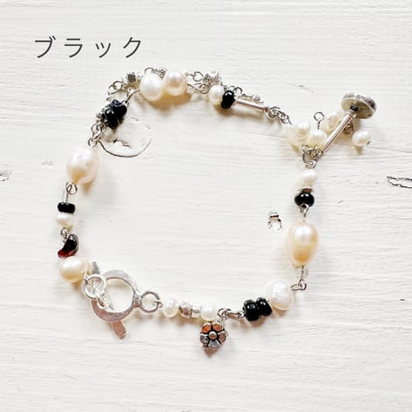 2色＊レディース＊TIGRE BROCANTE-ティグルブロカンテ-ハンギングブレスレット/ブラック、カラフル