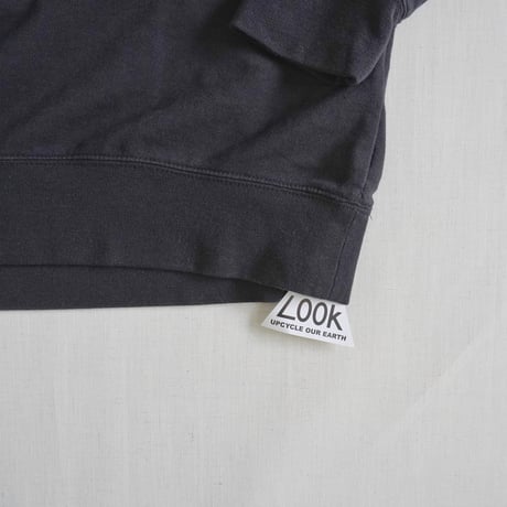 ＊ユニセックス＊[THRIFTY LOOK / スリフティルック] "STAY CURIOUS" RAGLAN CREW SWEAT/ブラック