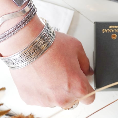 ＊goods＊MANANAS JEWELRY-マナナス ジュエリー-Armadilo Tri Bangle