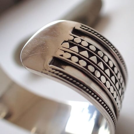 ＊goods＊MANANAS JEWELRY-マナナス ジュエリー-Armadilo Tri Bangle