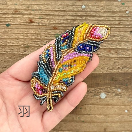 [BEADED ACCESSORIES] LARGE PIN ラージモチーフ ピンバッジ