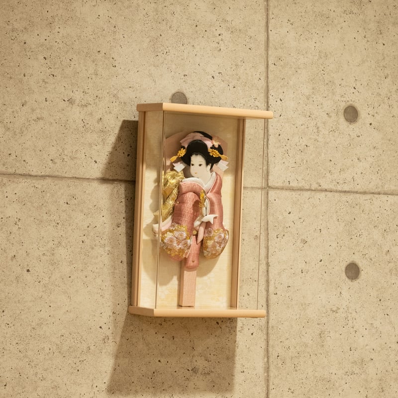 彫刻家 青柳謹衛 木彫彩色 羽衣 木彫板額 壁飾 美月 アクリル壁掛 羽子板飾り（アイボリー額） | 桂雛／小佐畑人形店