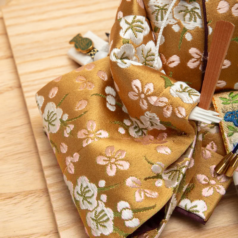 京十一番親王飾り「枝梅文錦」 | 桂雛／小佐畑人形店