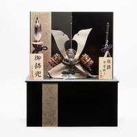 赤絲革縅之兜収納飾り