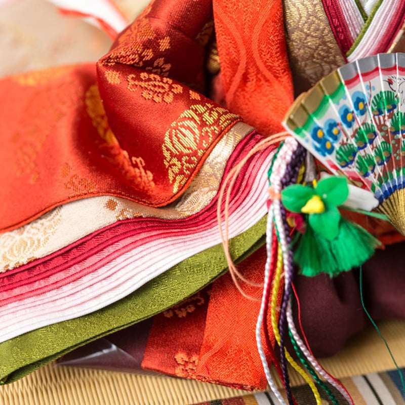 京十番親王飾「小葵地浮線の丸文錦」 | 桂雛／小佐畑人形店