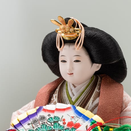 京十一番親王飾り「「雲立涌文錦（香色：こういろ）」（柔相顔）