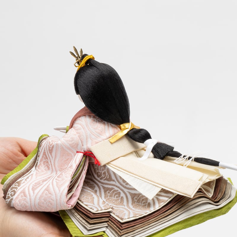 京十一番親王飾り「雲立涌文錦（香色：こういろ）」 | 桂雛／小佐畑人形店