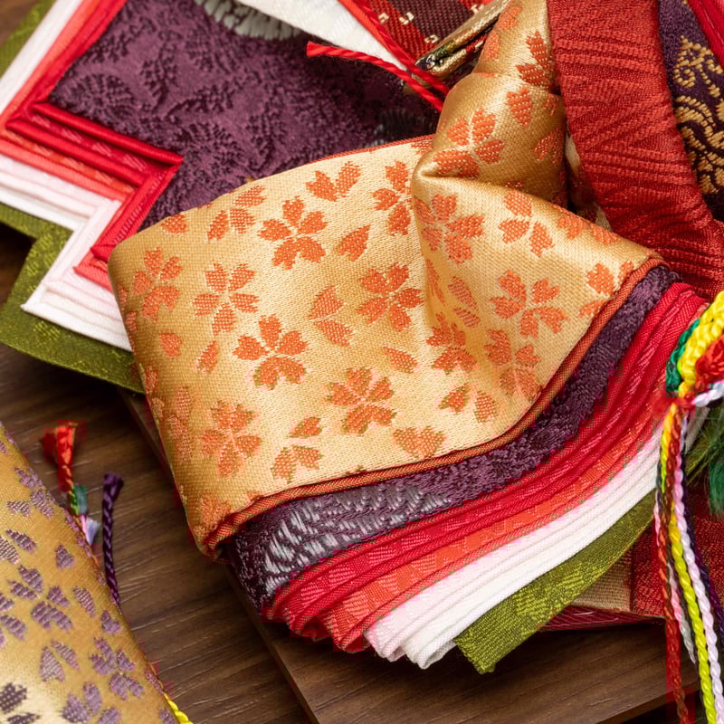 京十一番親王飾り「小桜文錦」 | 桂雛／小佐畑人形店