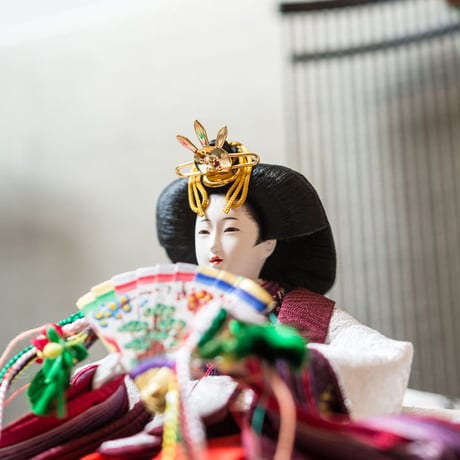 京十一番親王飾「龍村裂：菊もみ（銀）」