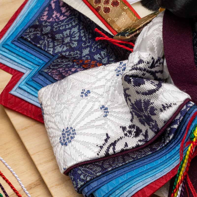 京十一番親王飾り「唐織袋帯：草木染色菊花文錦」 | 桂雛／小佐畑人形店