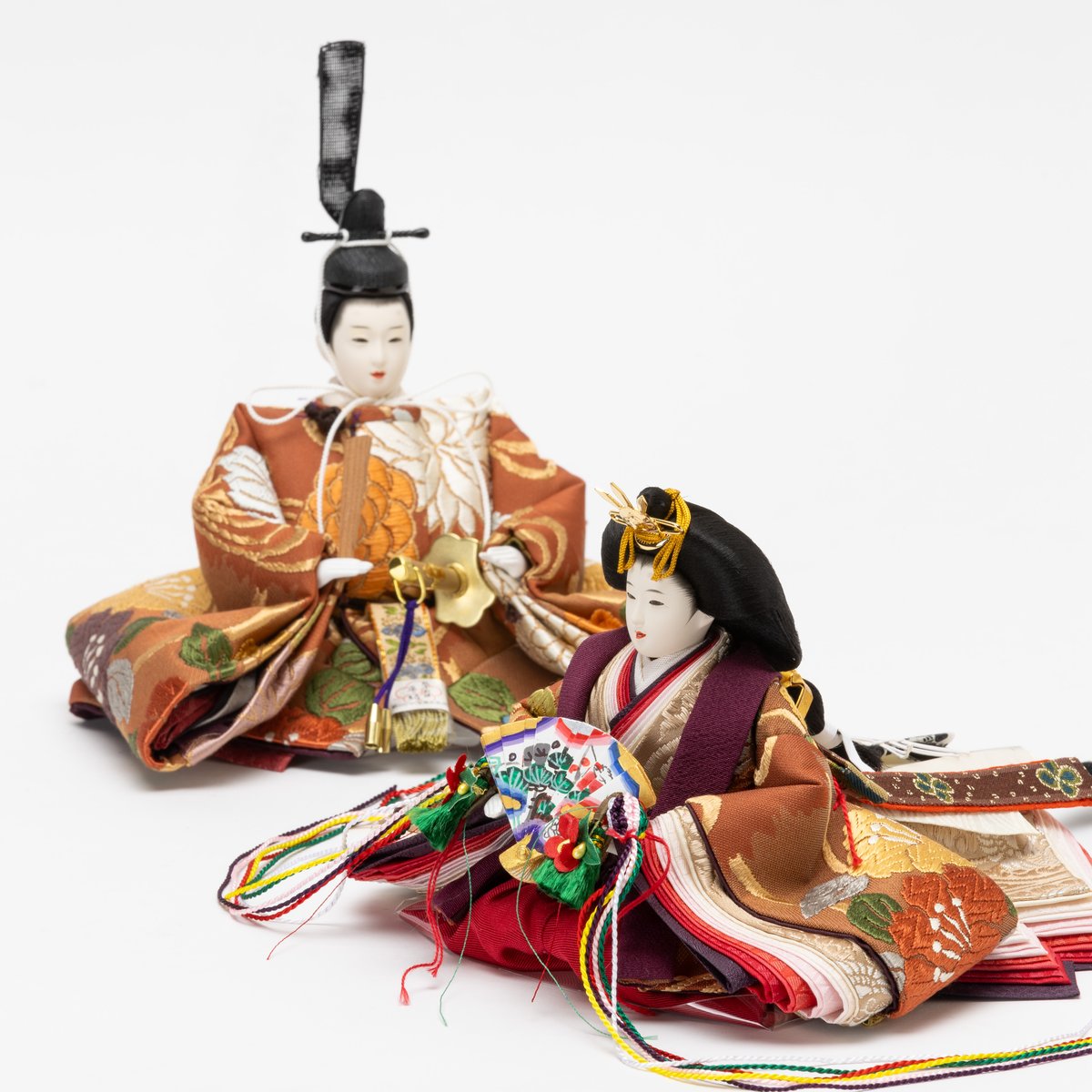 京十一番親王飾り「唐織袋帯：菊水に椿文錦」 | 桂雛／小佐畑人形店