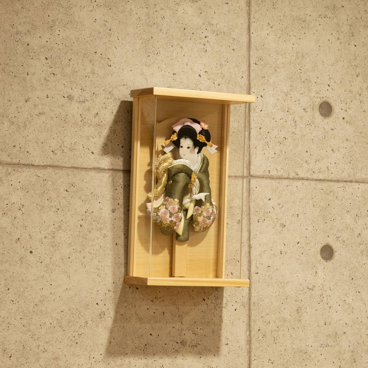 アクリル羽子板飾り 美月 アクリル壁掛 羽子板飾り（檜調額） | 桂雛／小佐