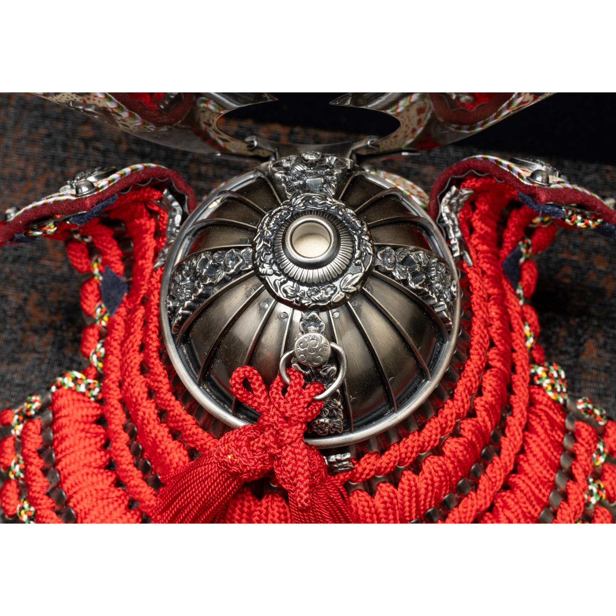 平安一水作 真鍮兜 赤絲縅 燻銀鍍金 | 桂雛／小佐畑人形店