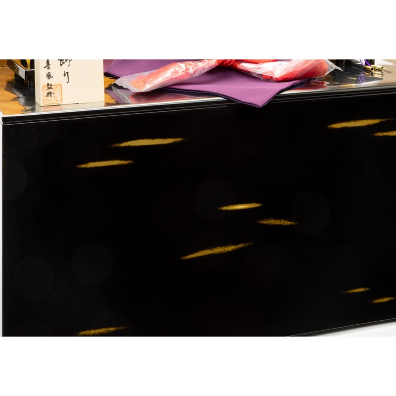 紅糸縅大鍬形之兜収納飾り | 桂雛／小佐畑人形店