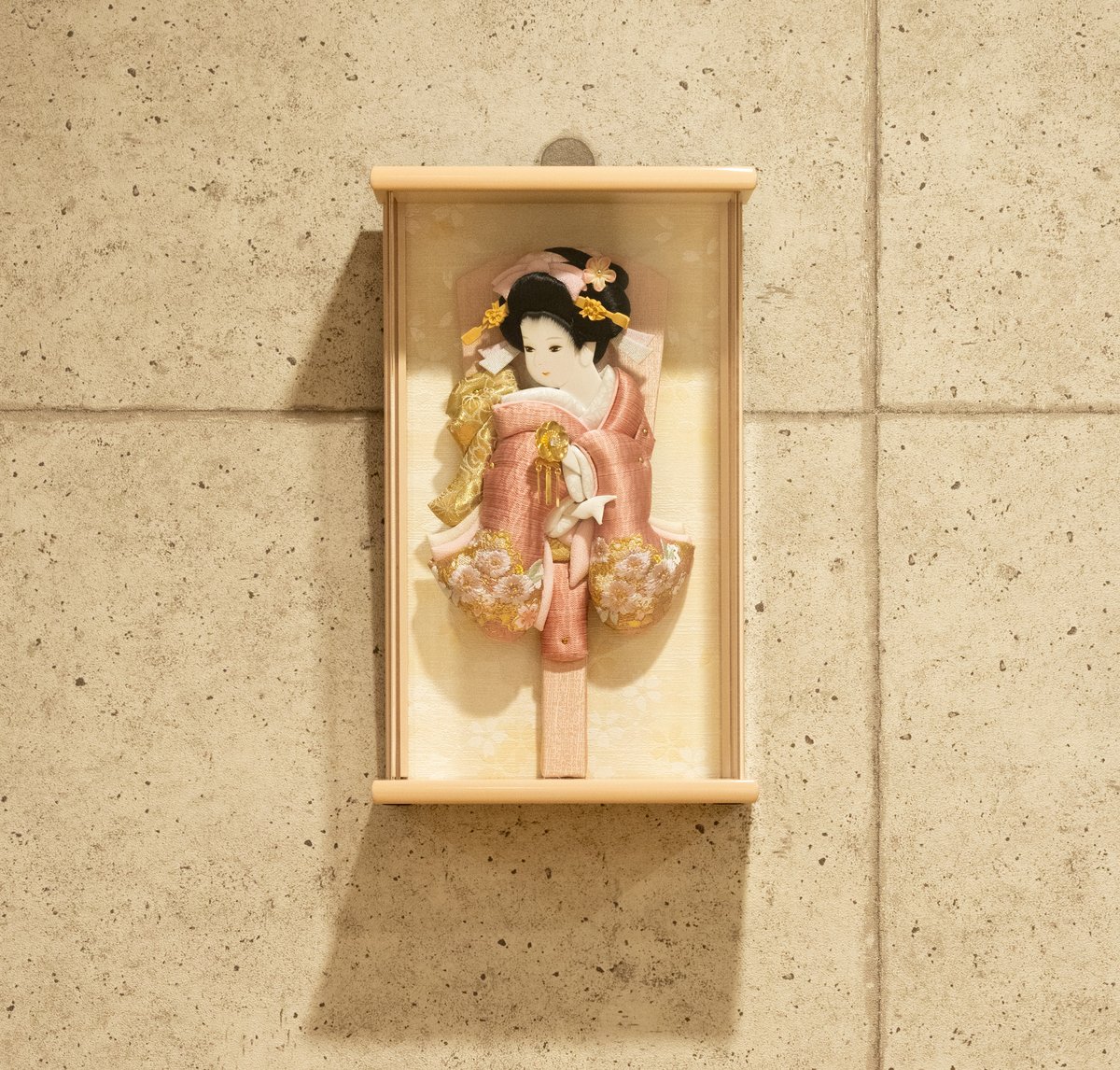 美月 アクリル壁掛 羽子板飾り（アイボリー額） | 桂雛／小佐畑人形店