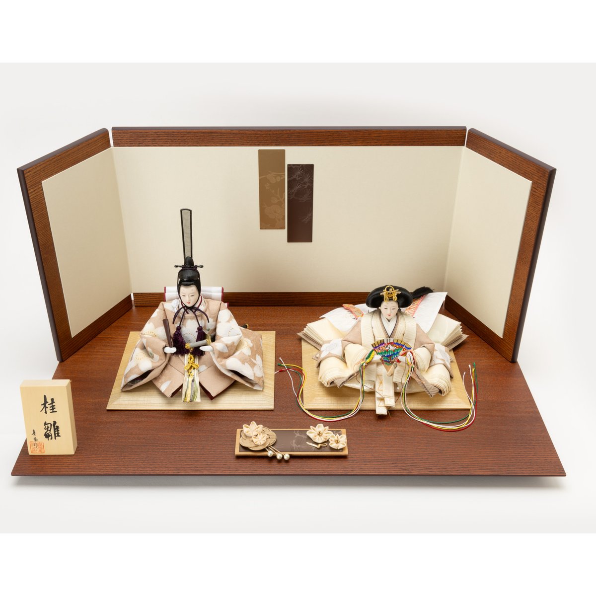 【シーズン終了特価】【新品未使用】【正絹暈し染芥子親王】【立ち雛】 芥子親王飾り「正絹友禅：桜花」しおり屏風【限定2作品】 | 桂雛