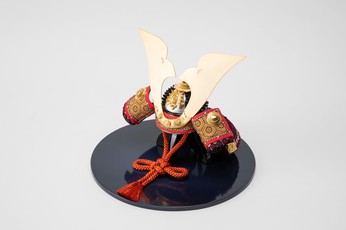 別所実正作 六号 大鍬形之兜 Φ21㎝円型台飾り（兜櫃無） | 桂雛