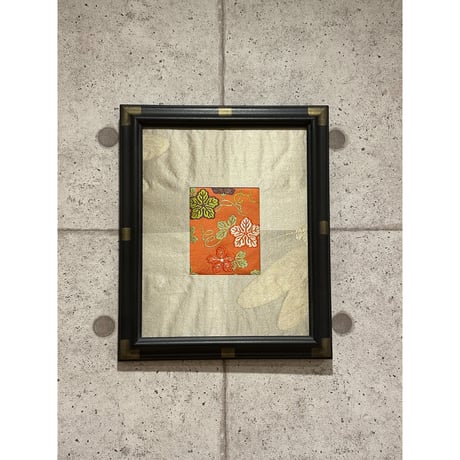 Nishiki Frame「能衣写し：鉄線唐草文錦（柿茶色）」